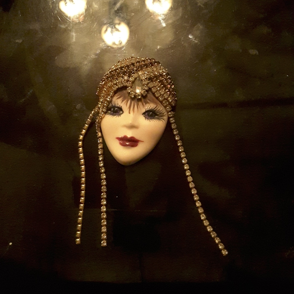 Women pin or brooch